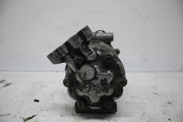 COMPRESSEUR DE CLIMATISATION RENAULT - Vue 3